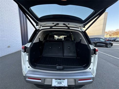 Used 2024 Nissan Pathfinder Platinum w/ Cargo Package image 21