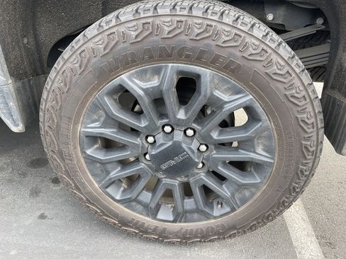 Used 2025 GMC Sierra 2500 Denali Ultimate w/ Max Trailering Package image 3