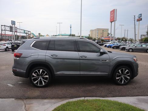 Used 2024 Volkswagen Atlas SEL Premium R-Line image 8