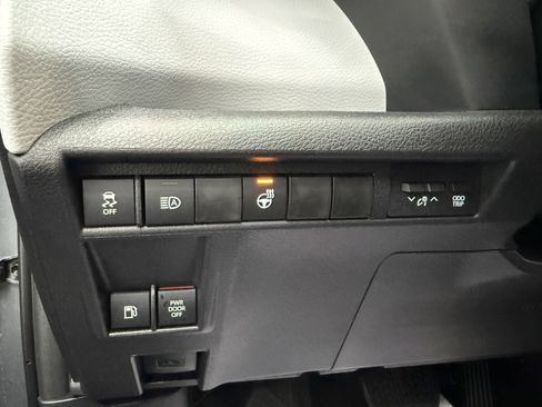 Used 2026 Toyota Sienna XLE image 15