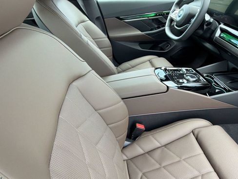 New 2027 BMW i5 eDrive40 w/ Premium Package RWD image 31