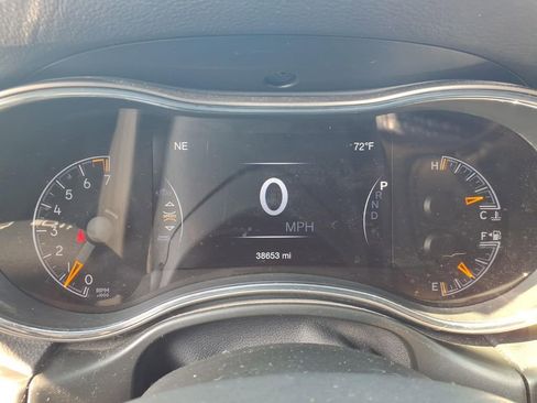 Used 2021 Jeep Grand Cherokee Laredo image 23