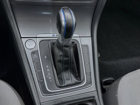 Used 2016 Volkswagen e-Golf SE image 13