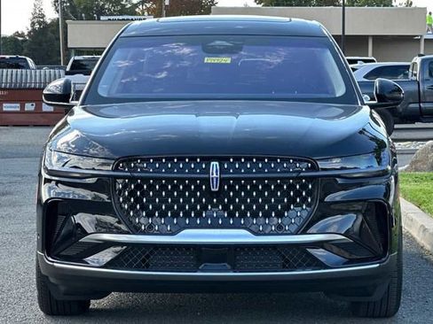 Used 2024 Lincoln Nautilus Premier w/ Equipment Group 102A image 6