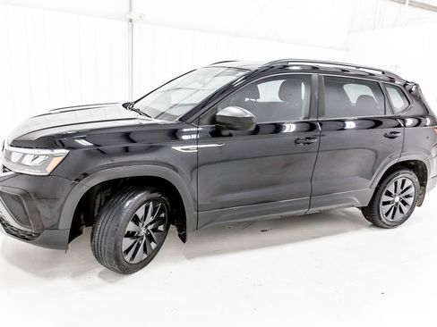 Used 2022 Volkswagen Taos S FWD image 3