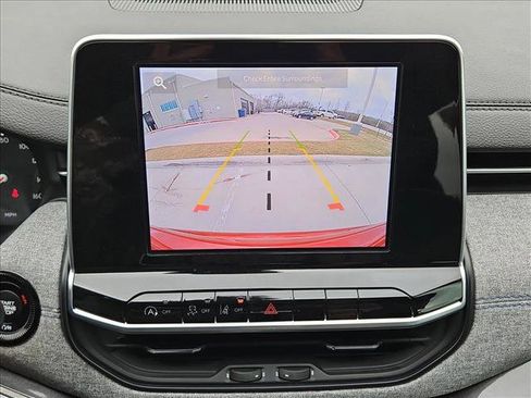 Used 2025 Jeep Compass Latitude image 14