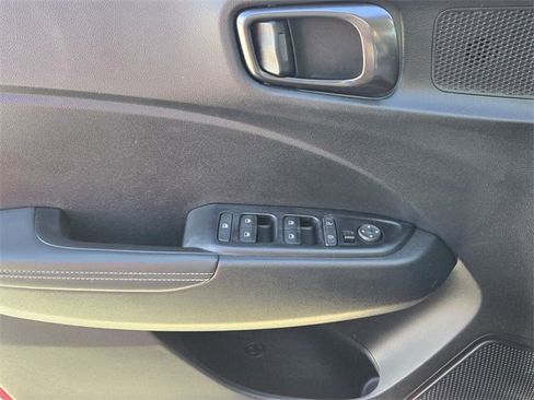 Certified 2023 Hyundai Venue Limited image 28