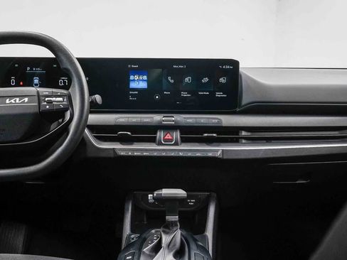 Used 2025 Kia K4 LXS image 13