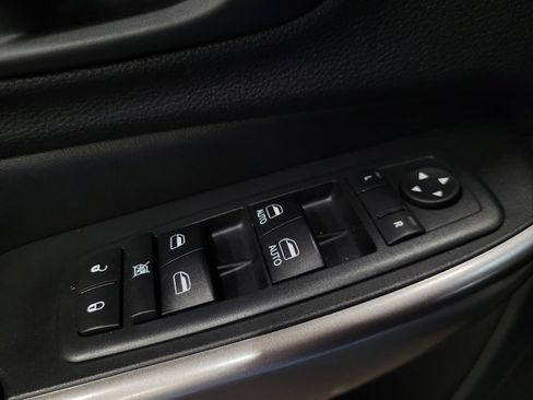 Used 2019 Jeep Cherokee Limited w/ Technology Group AWD/4WD image 27