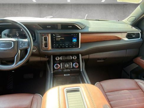 Used 2023 GMC Yukon Denali Ultimate AWD/4WD image 3