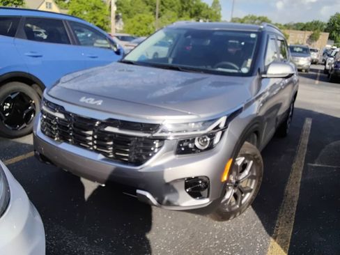 Used 2024 Kia Seltos S AWD/4WD image 3
