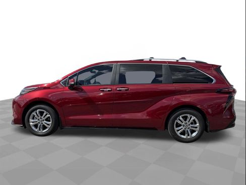 Used 2024 Toyota Sienna Platinum AWD/4WD image 2