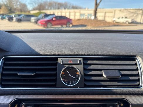 Used 2017 Volkswagen Passat 1.8T R-Line image 23