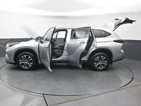 Certified 2024 Toyota Highlander XLE image 57