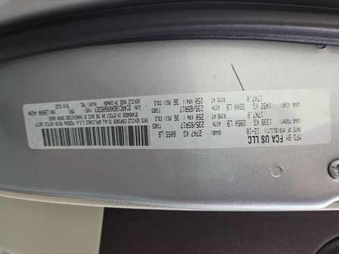 Used 2019 Chrysler Pacifica Touring-L w/ Advanced Safetytec Group FWD image 33
