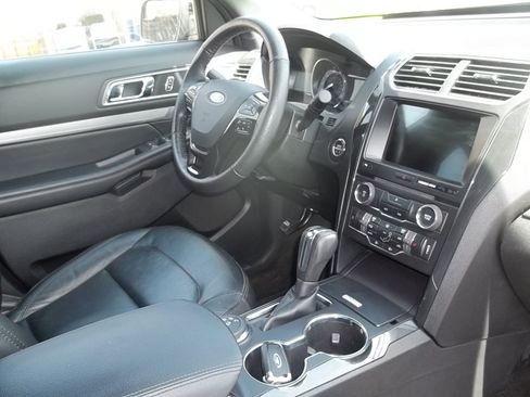 Used 2018 Ford Explorer XLT w/ Equipment Group 202A AWD/4WD image 5