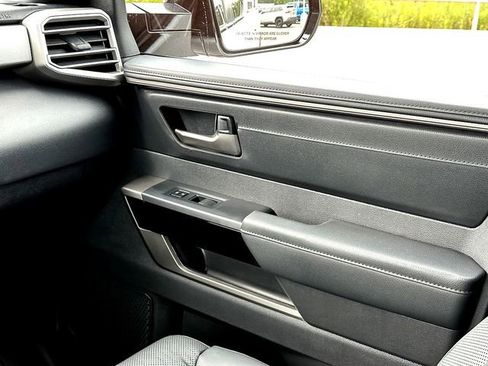 Used 2025 Toyota Tundra Limited AWD/4WD image 28
