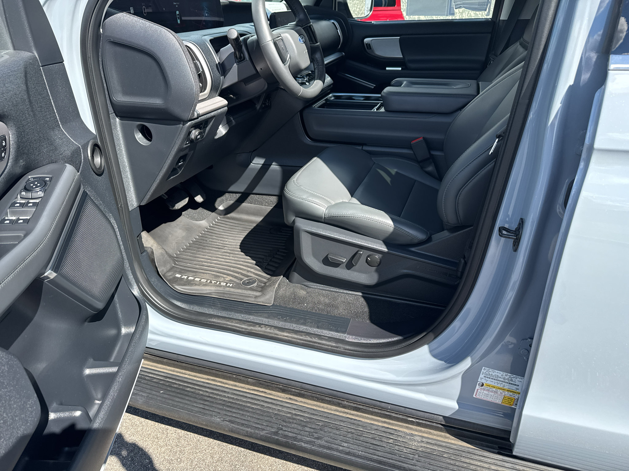 Used 2026 Ford Expedition Active AWD/4WD image 7