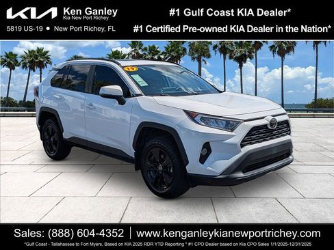 Used 2019 Toyota RAV4 XLE FWD image 1