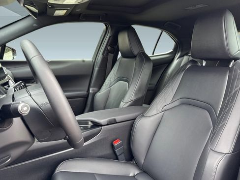 Certified 2025 Lexus UX 300h FWD w/ Accessory Package (Z2) image 5