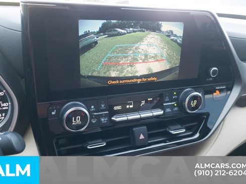 Used 2023 Toyota Highlander XLE FWD image 9