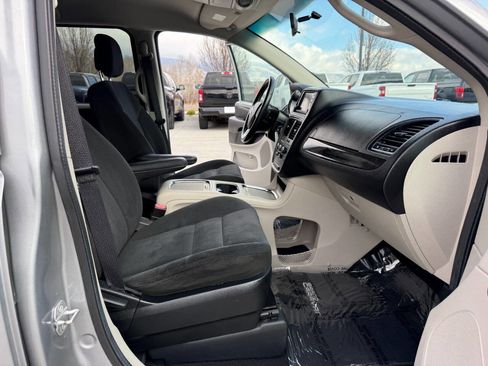 Used 2016 Dodge Grand Caravan SXT w/ Rear Park Assist Package image 26