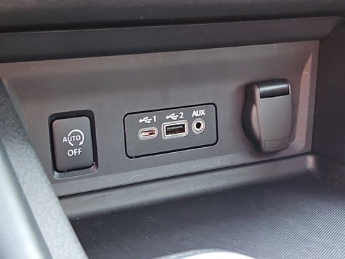 Used 2024 Nissan Sentra SR w/ SR Premium Package FWD image 23