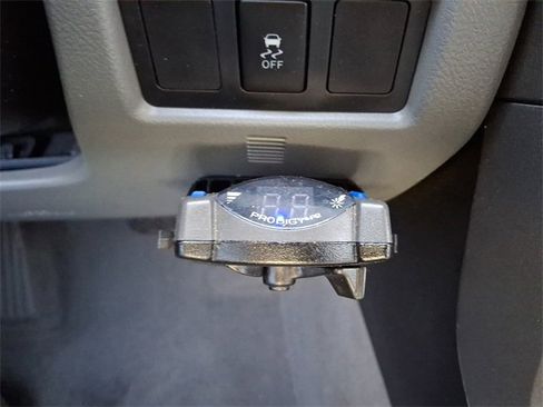 Used 2010 Toyota Tundra 4x4 Double Cab image 29