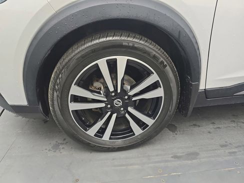 Used 2020 Nissan Kicks SR FWD image 13