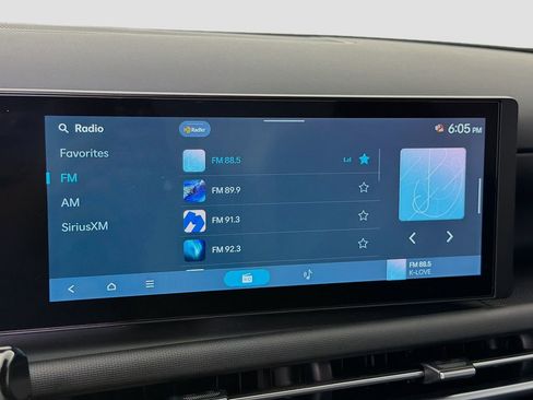 Used 2025 Hyundai Santa Cruz SE image 16