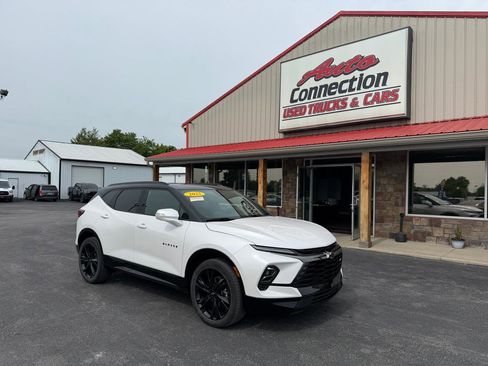 Used 2025 Chevrolet Blazer RS w/ Driver Confidence II Package AWD/4WD image 2