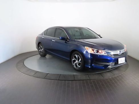 Used 2017 Honda Accord LX image 9