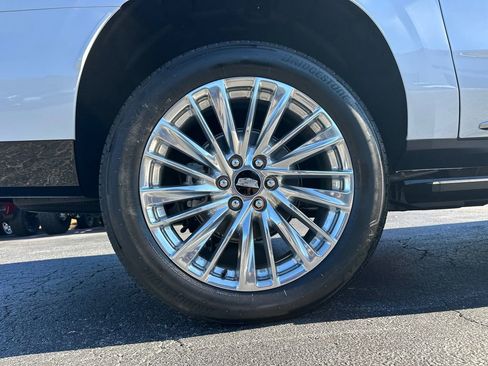 New 2026 Cadillac Escalade ESV Luxury w/ Touring Package RWD image 17