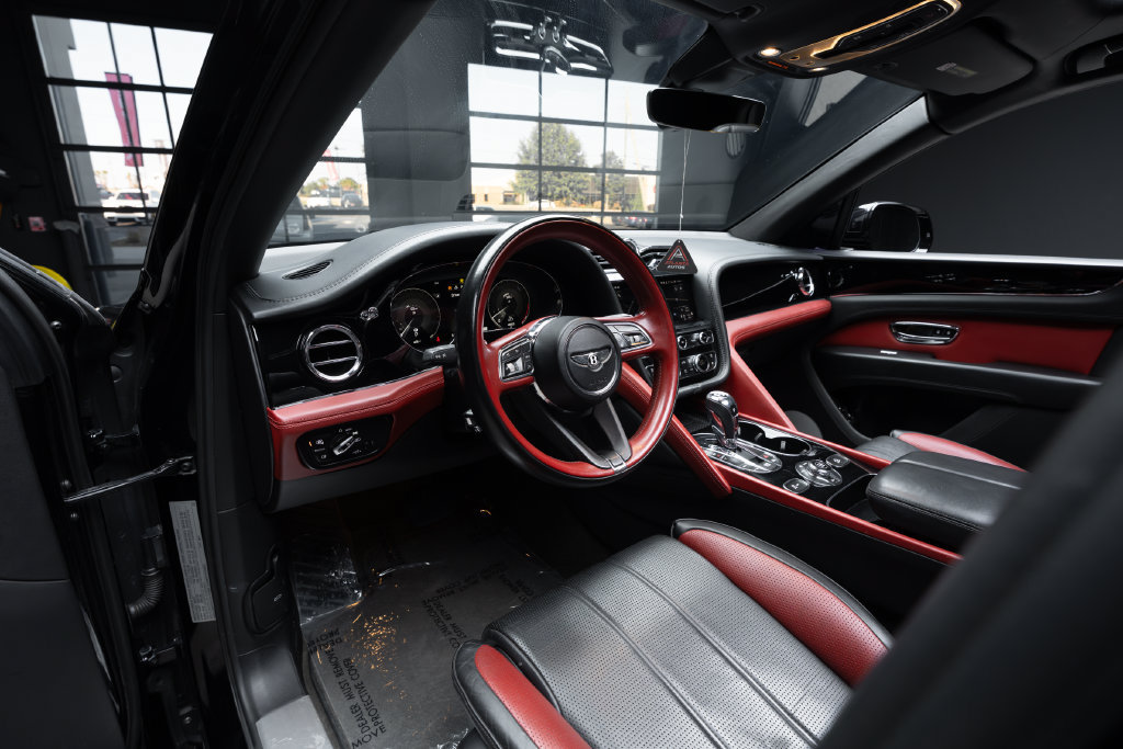 Used 2022 Bentley Bentayga AWD/4WD image 23