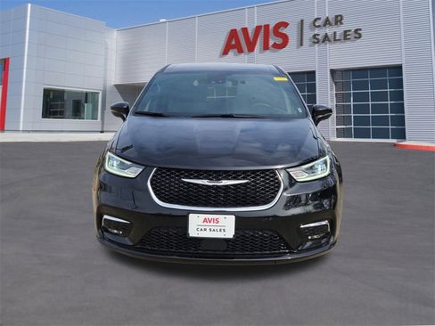 Used 2025 Chrysler Pacifica Select image 10