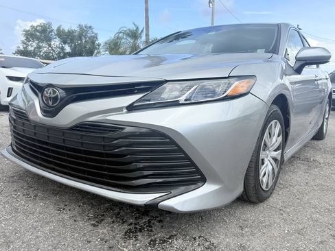 Used 2018 Toyota Camry FWD image 4