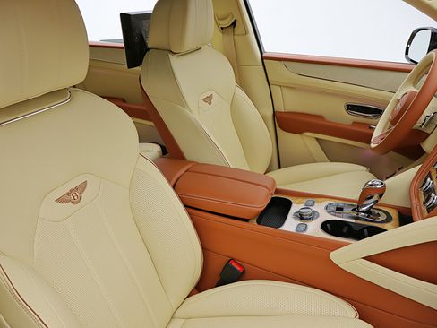 Certified 2023 Bentley Bentayga AWD/4WD image 42