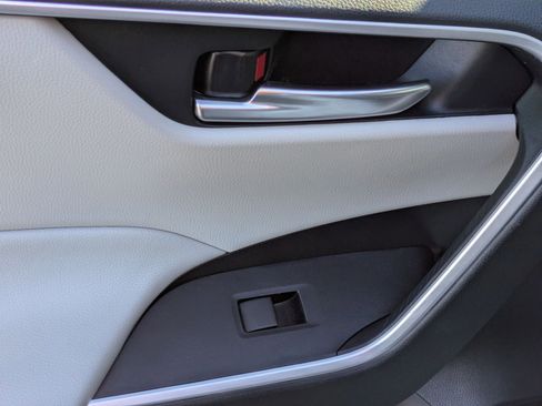 Used 2021 Toyota RAV4 XLE image 26