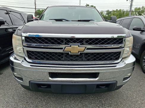 Used 2011 Chevrolet Silverado 2500 LT w/ Interior Plus Package AWD/4WD image 2
