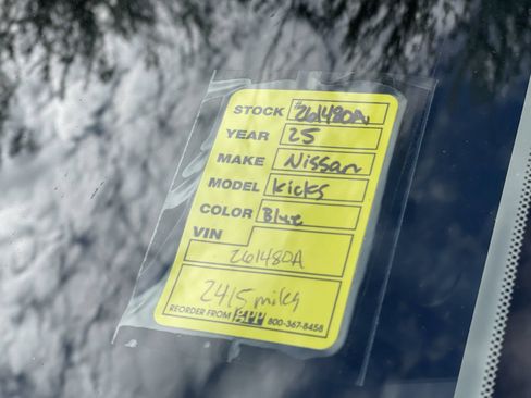 Used 2025 Nissan Kicks SR FWD image 13