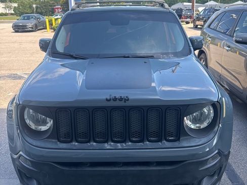 Used 2017 Jeep Renegade Altitude w/ Safety & Security Group (ALP) AWD/4WD image 2