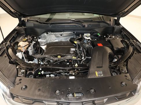 Used 2025 Chevrolet Trax LT FWD image 30