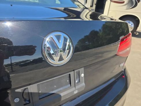 Used 2017 Volkswagen Jetta SE image 10