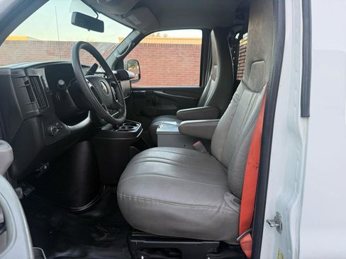 Used 2013 Chevrolet Express 2500 RWD image 9