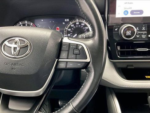Used 2023 Toyota Highlander XLE AWD/4WD image 22