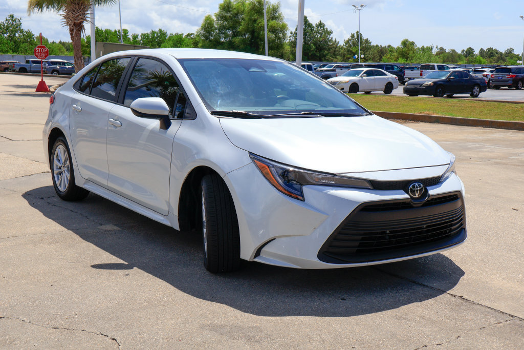 Used 2026 Toyota Corolla LE w/ LE Premium Package FWD image 24