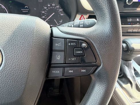 Used 2025 Toyota Sienna LE FWD image 27