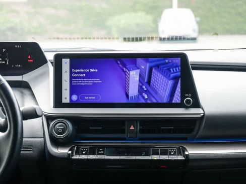 Used 2024 Toyota Prius XLE AWD/4WD image 13