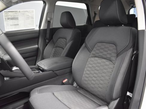 New 2025 Nissan Pathfinder SV image 5