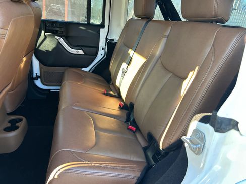 Used 2017 Jeep Wrangler Unlimited Rubicon w/ Dual Top Group image 29